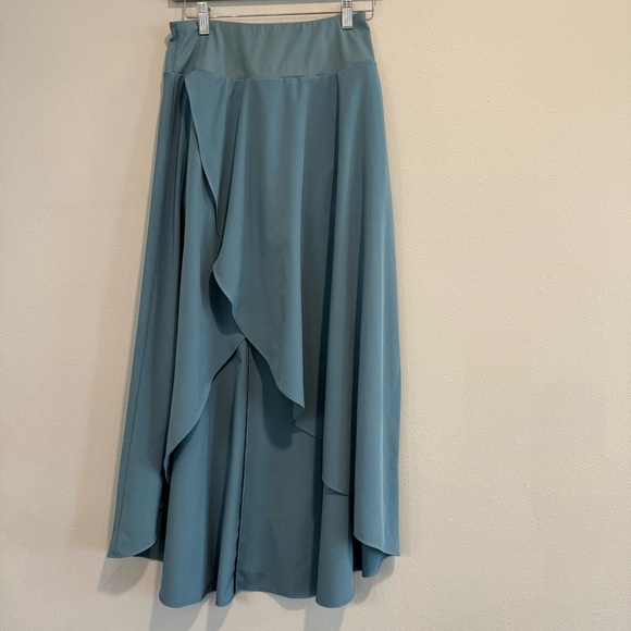 Halara High Waisted High Low Skirt Flowy Built in Short Casual Quick Dry S - Picture 1 of 6